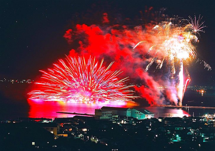 第53回館山観光まつり館山湾花火大会』は、8月10日開催に延期！